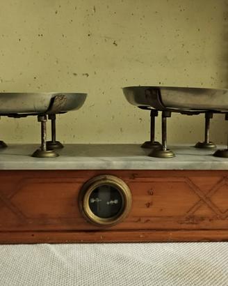 Bilancia Vintage a due piatti