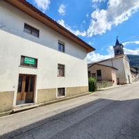 Casa in linea con due appartamenti e giardino! ...