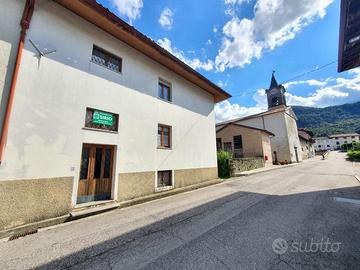 Casa in linea con due appartamenti e giardino! ...