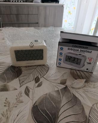 sveglia digitale radio con proiettore mai usata
