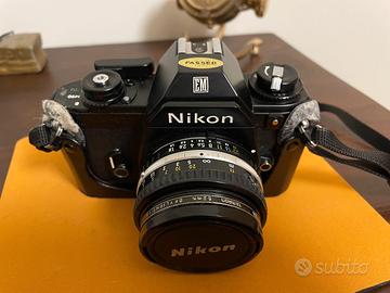 NIKON EM