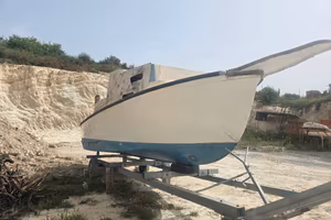 scafo 10 mt + motori e accessori