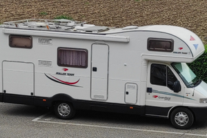 Camper Roler Team garage