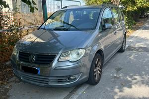 TOURAN VOLSKWAGWN 2000cc tdi