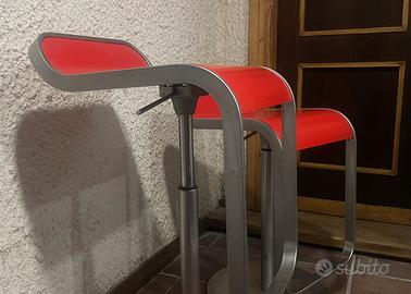 Coppia di Sgabelli di Design rossi