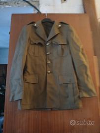 completo vestiti esercito