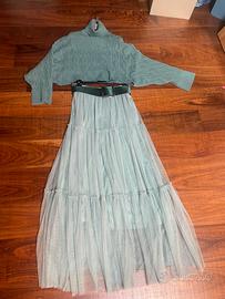 Completo con gonna lunga e maglione