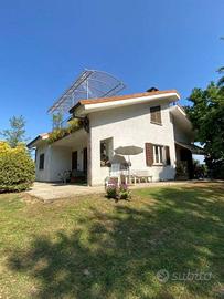 Villa di 150 m² con 5 locali e box auto doppio a M