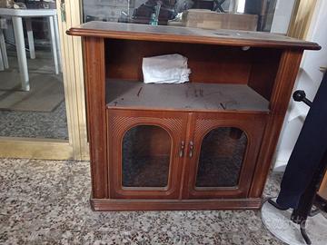 Mobile porta tv con sportelli 