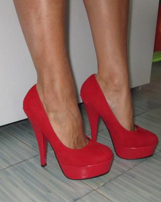 Décolleté velluto rosso con plateau in vernice