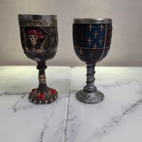 Coppia di Calici Decorativi: Pirata e Medievale