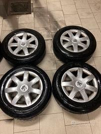 8 Gomme con cerchi in lega Peugeot 807 e 2 sedili