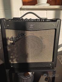 Amplificatore chitarra Fender mustang