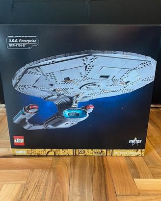 LEGO 10356 Star Trek U.S.S. Enterprise NCC-1701-D