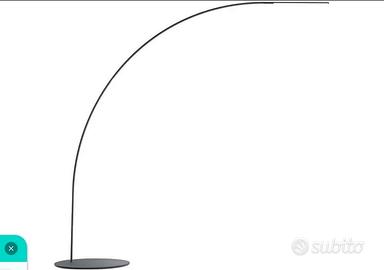 Lampada ad arco FontanaArte Iumi – Design iconico