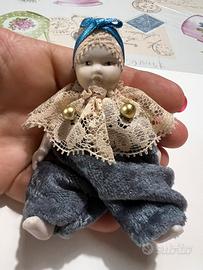 Bambolina in ceramica