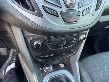 Auto demolita per esportazione