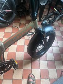 Bici elettrica orange 36v 250w con acceleratore