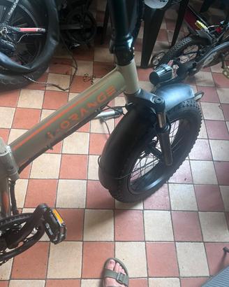 Bici elettrica orange 36v 250w con acceleratore