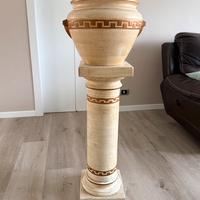 Vaso decorativo con colona ceramica in stile greco