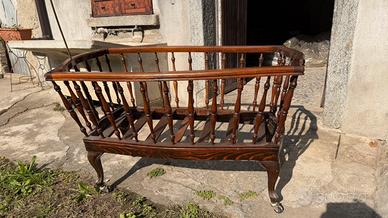 Antica culla in legno dei primo anni 1900