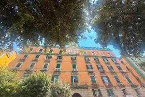 3 LOCALI A NAPOLI