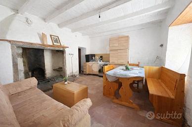 CASA SEMINDIPENDENTE A RONCOLA