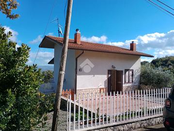 CASA INDIPENDENTE A CASTELVETERE SUL CALORE