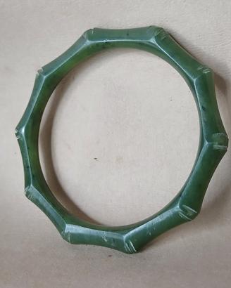 Bracciale rigido vintage in giada verde intagliata