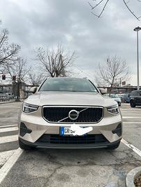  Volvo XC40 2.0 B3 CORE NOVEMBRE 2024