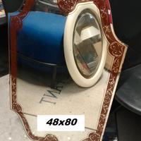 specchio sagomato con cornice vetro decorata