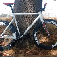 SCATTO FISSO PISTA FIXED 