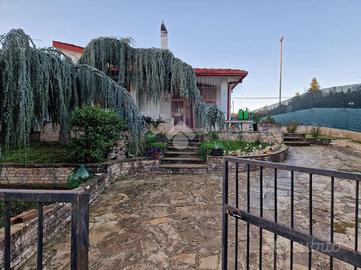 VILLA A SCHIERA D'ANGOLO A CASSANO DELLE MURGE