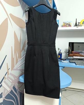 Vestito nero tubino con dettagli in pizzo