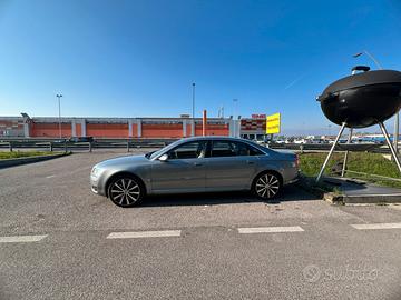 AUDI A8L W12 tenuta maniacalmente
