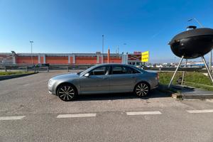 AUDI A8L W12 tenuta maniacalmente