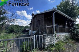 Casa indipendente di 150 m² con 4 locali e box aut