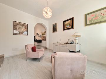 Esavano semindipendente con ampio cortile privato