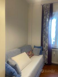 Divano letto comprensivo di materassi e trapunta