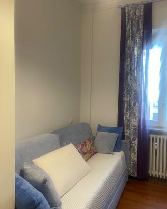 Divano letto comprensivo di materassi e trapunta