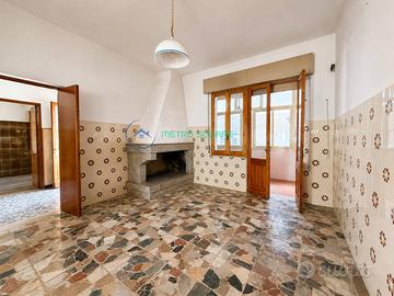 Guspini - Casa singola con cortile