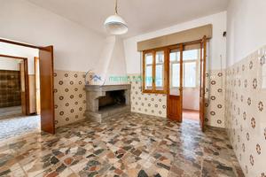Guspini - Casa singola con cortile
