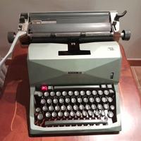 Macchina da scrivere OLIVETTI 82 funzionante
