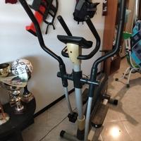 cyclette orizzontale uso fitness 