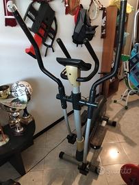 cyclette orizzontale uso fitness 