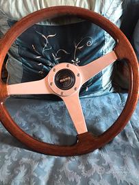 Volante Momo