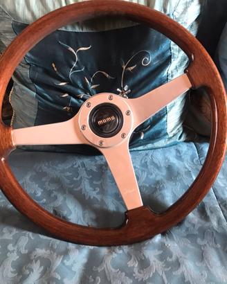 Volante Momo