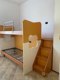 Cameretta con letto a castello,passerella,armadio