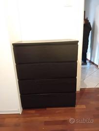 Cassettiera nera.