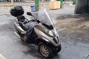 Piaggio mp3.   300cc